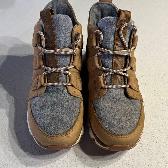 Sorel Women's Kinetic Caribou Waterproof Boot Camel Brown and Quarry Grey Womens - Picture 2 of 8